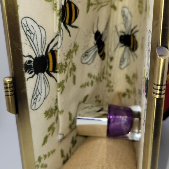 Handmade Green Cork Bee Clutch - Picture 7 of 7